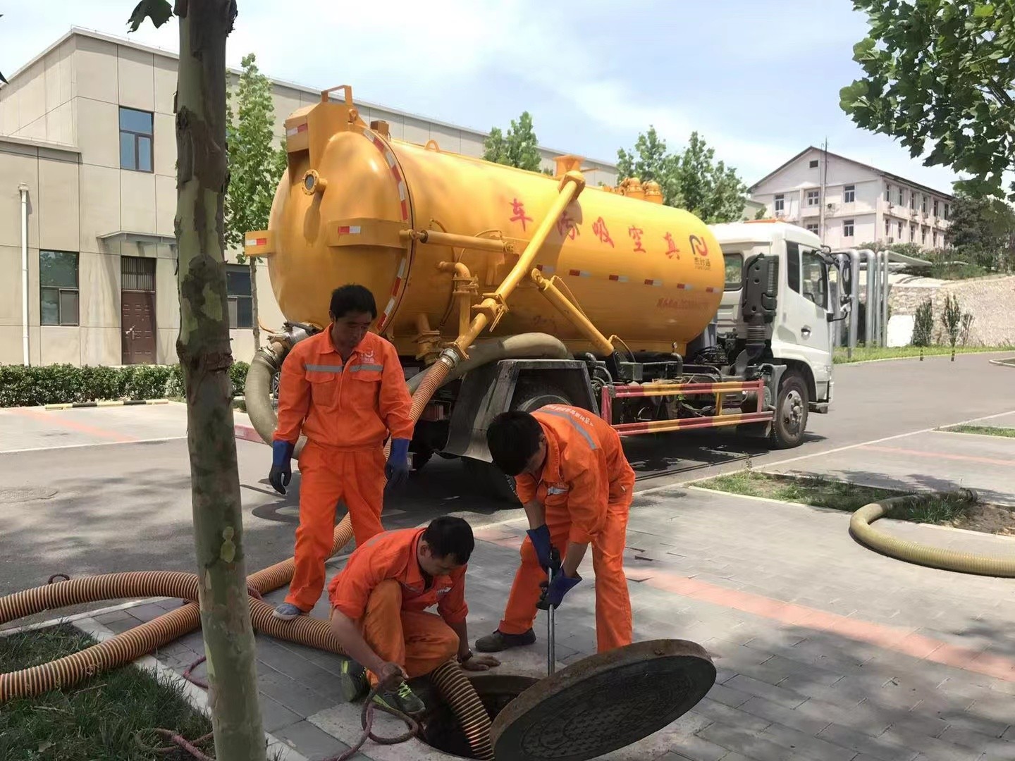 上高化粪池清理与5-8吨吸粪车施工效率分析